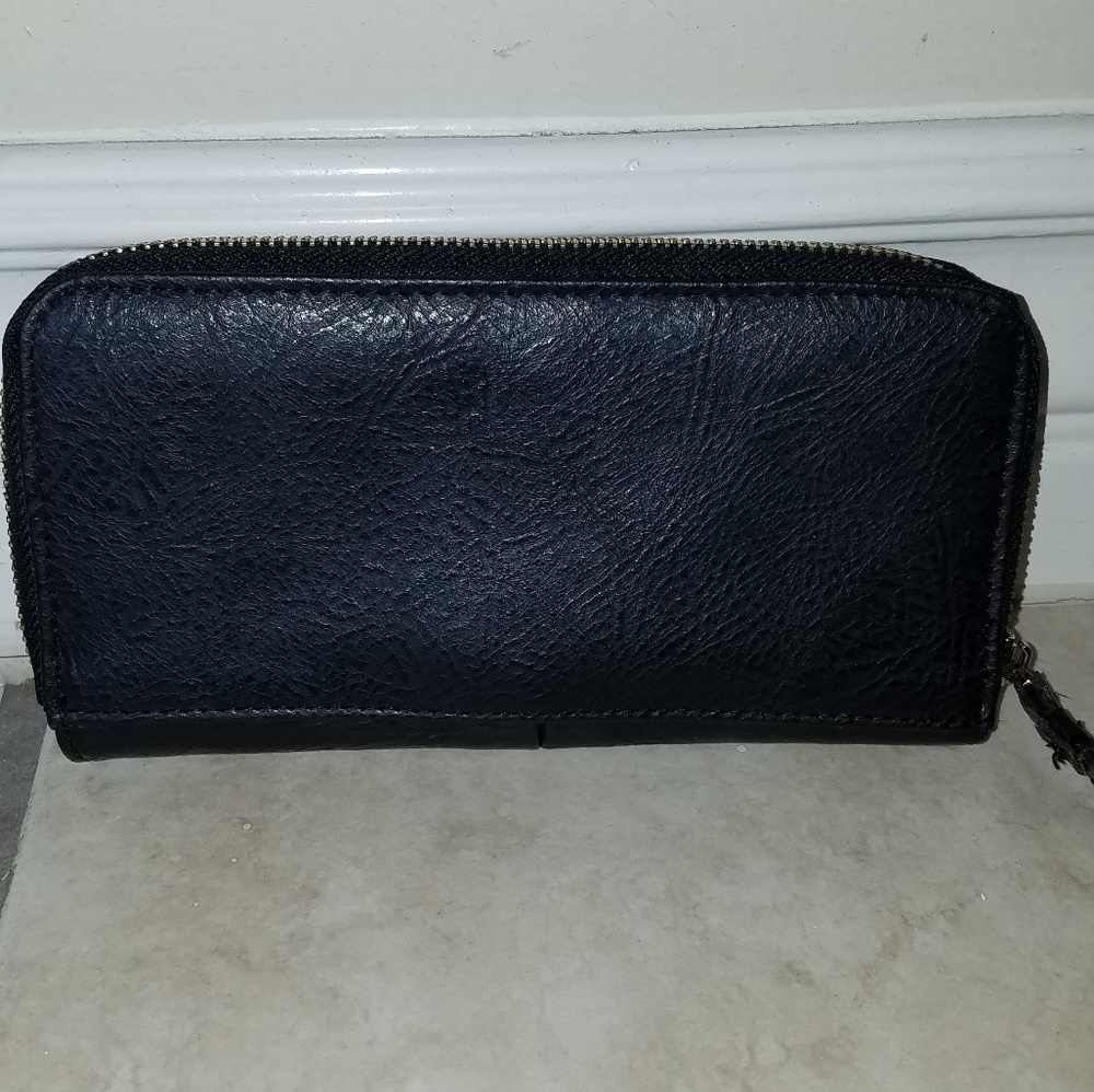 KENNETH COLE REACTION Wallet - Picture 2 of 8